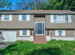 1566 Riveredge Dr, Pompton Lakes, NJ 07442