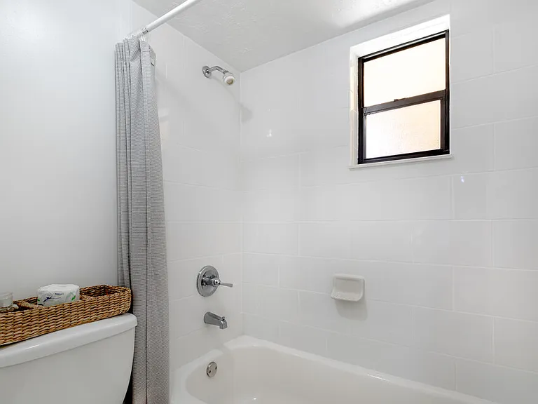 Tennis Villas Apartments — Photo 18