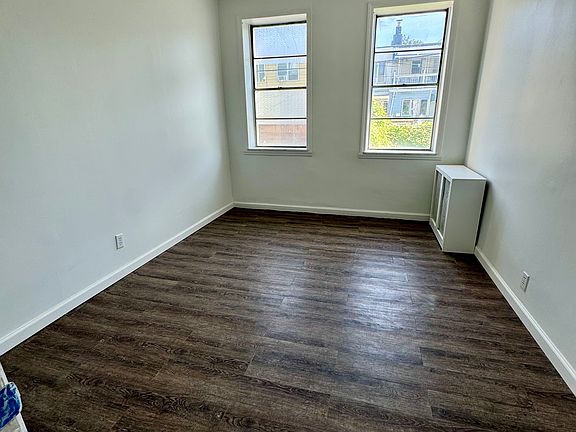 4th image of 149 Bay 13th St #1R