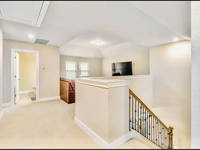 Birkshire Dr — Photo 9