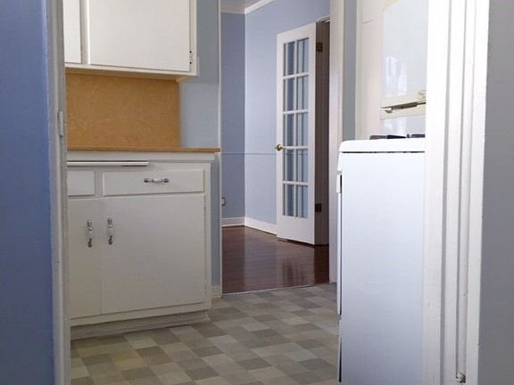5th image of 815 N Edinburgh Ave