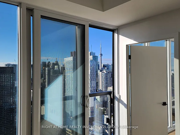 319 Jarvis St #LPH02 — Photo 12