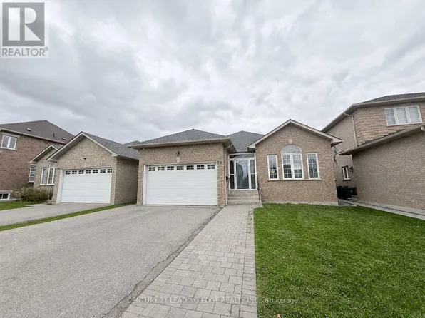 17 Leafield Dr, Toronto, ON M1W 2R2