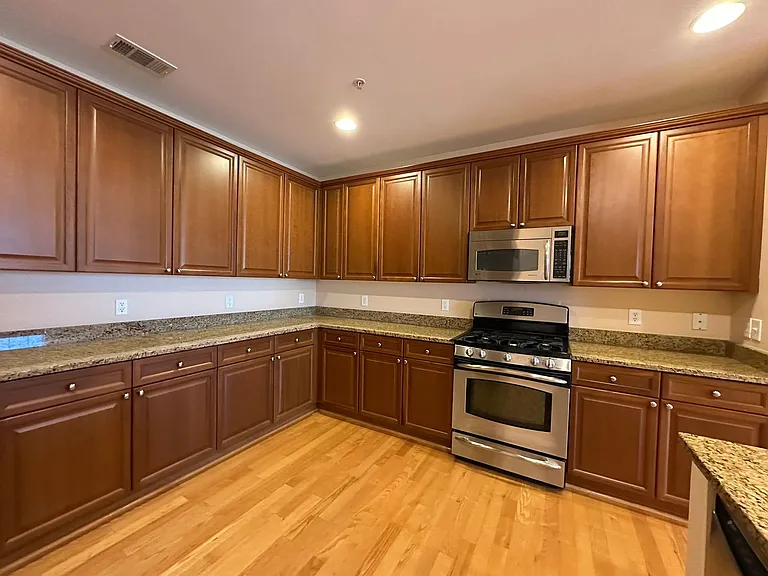 1501 Glenwood Station Ln #304 — Photo 8