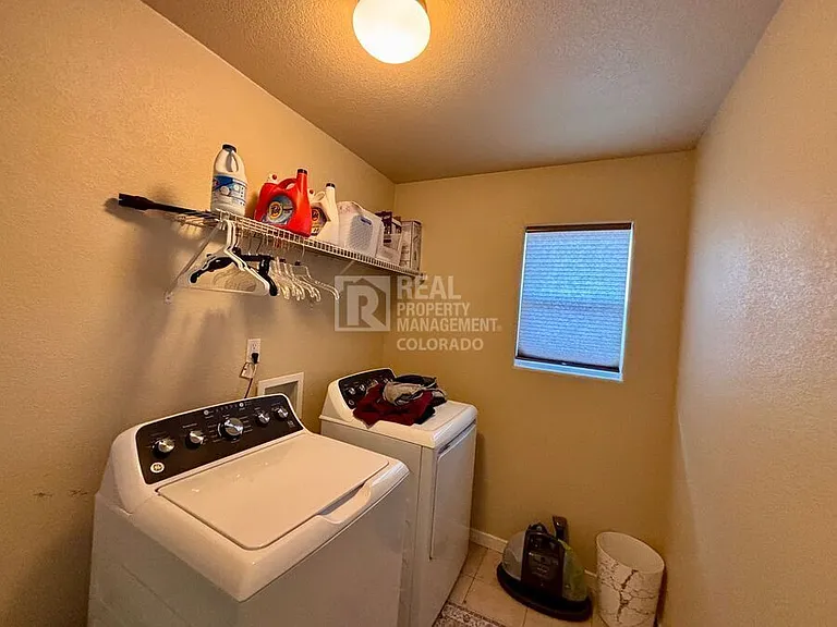 914 Antrim Loop — Photo 15