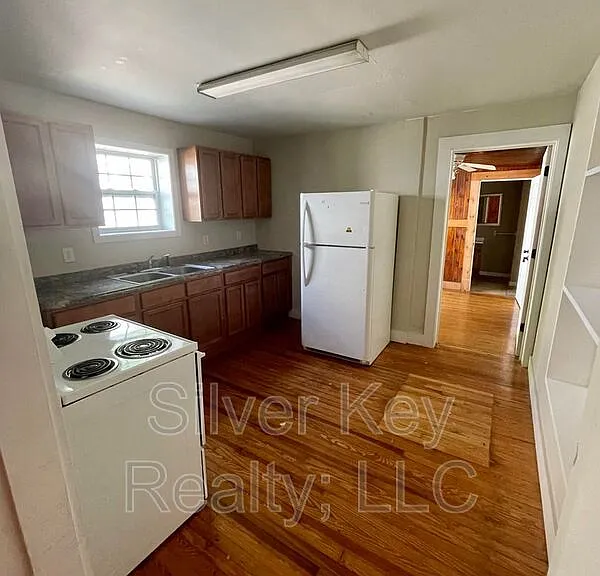 107 Forrest Ave #2 — Photo 4