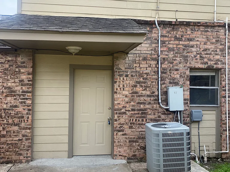 3402 Lantern Ln — Photo 5
