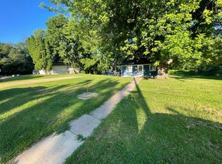 720 30th St, Bettendorf, IA 52722