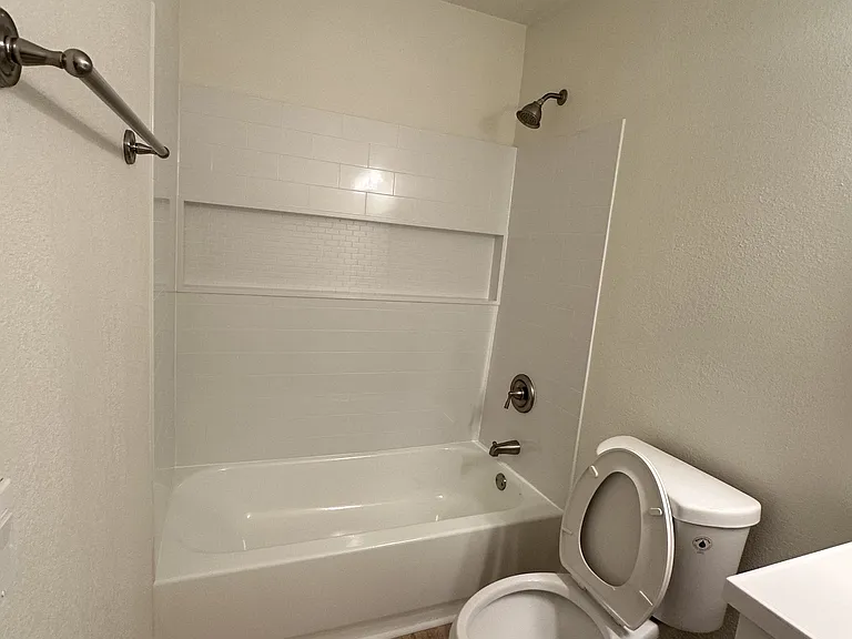 201 S Ventura Rd #6 — Photo 11