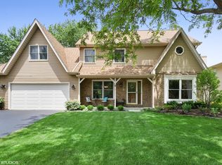 2076 Maplewood Cir, Naperville, IL 60563