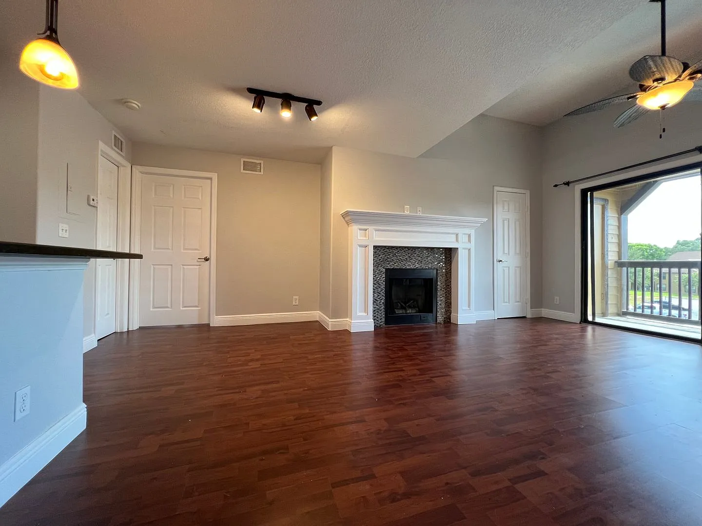 Beautiful 1/1 Condo in Gated Lakefront Community of Altamonte Springs! — Photo 4