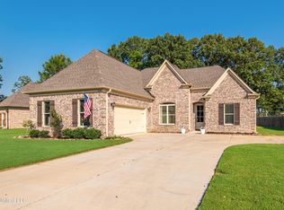 1962 Garrett Dr, Hernando, MS 38632
