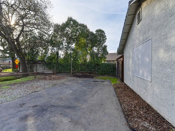 4th image of 5633 Angelina Ave