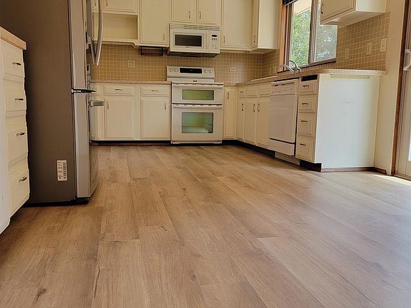 3rd image of 2512 Dawn Hill Ct