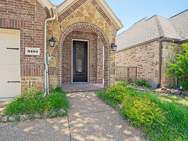 9404 National Pines Dr — Photo 4