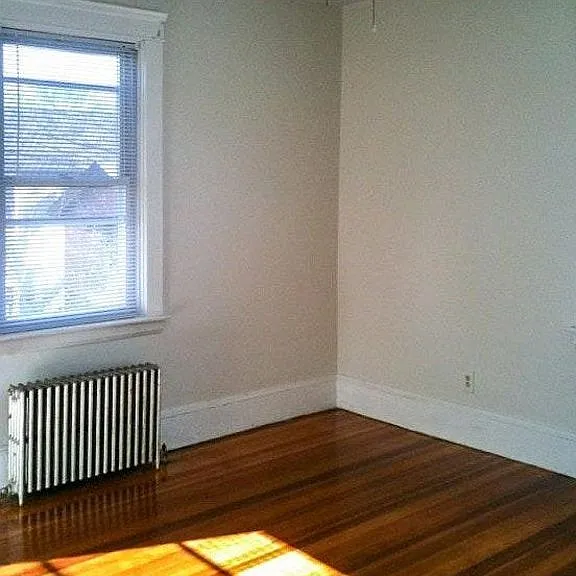 511 Admiral St — Photo 2