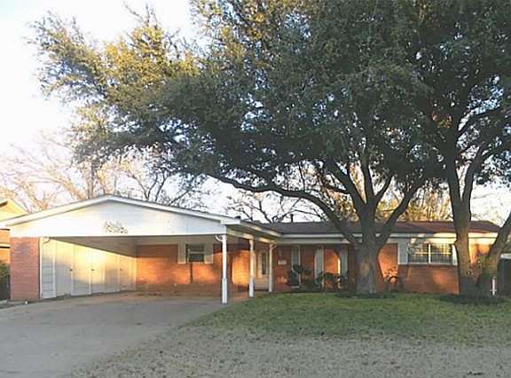 2nd image of 2525 Woodridge Dr