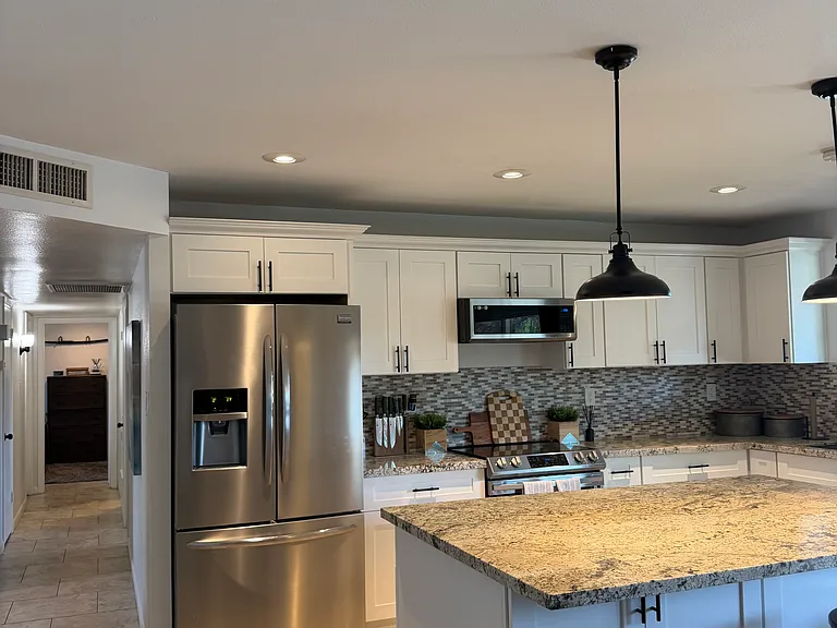 1409 E Verlea Dr — Photo 4