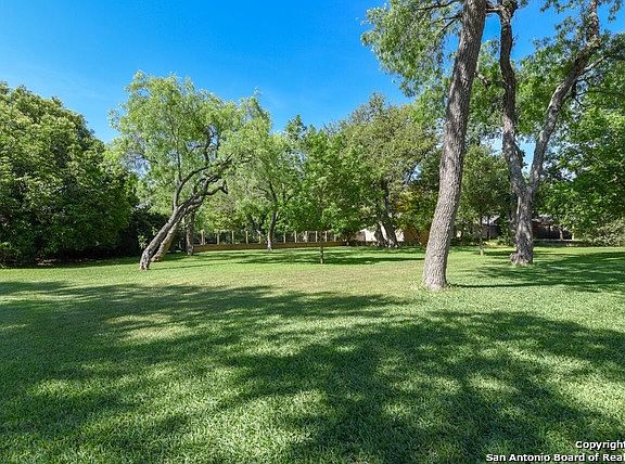 3rd image of 542 Country Ln