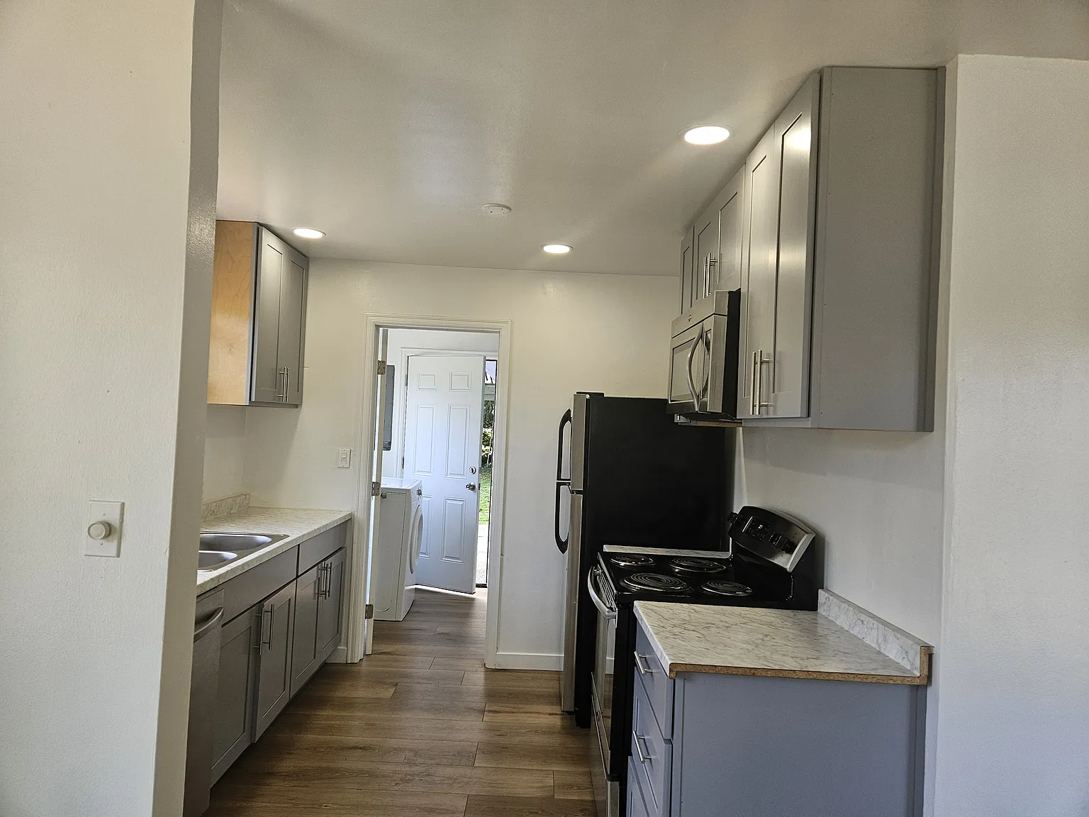 3 bed, 1385 sqft, $2,825 — Photo 4