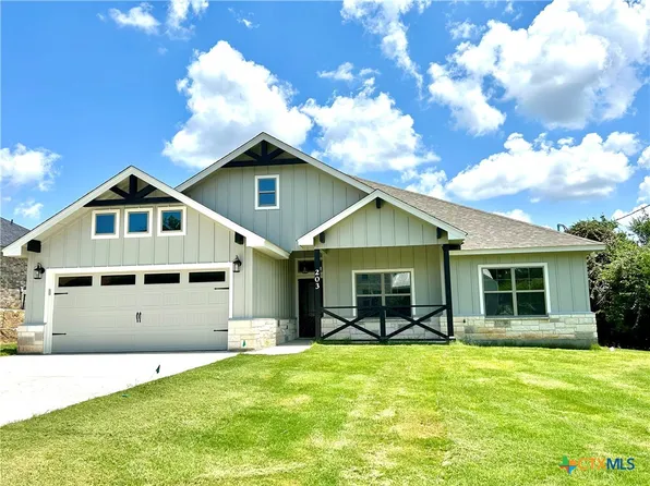 203 N Summer St, Lampasas, TX 76550