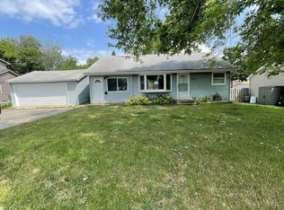 1616 W Oakleaf Dr, McHenry, IL 60051