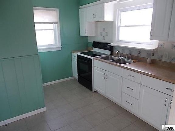 3rd image of 502 E 5th St