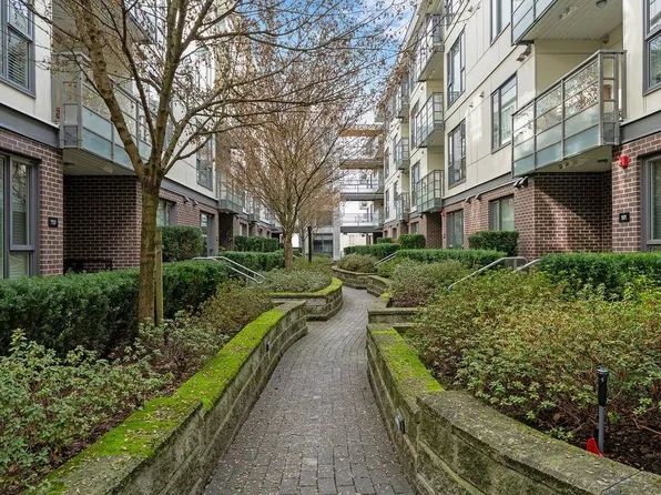 5355 Lane St #216, Burnaby, BC V5H 0H1