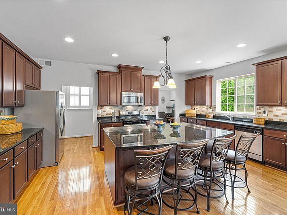 4th image of 16437 Chattanooga Ln