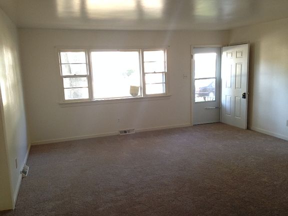 2nd image of 2919 Lauradale Ln