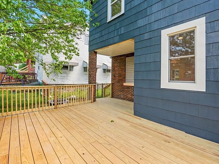 317 Anthony St — Photo 31
