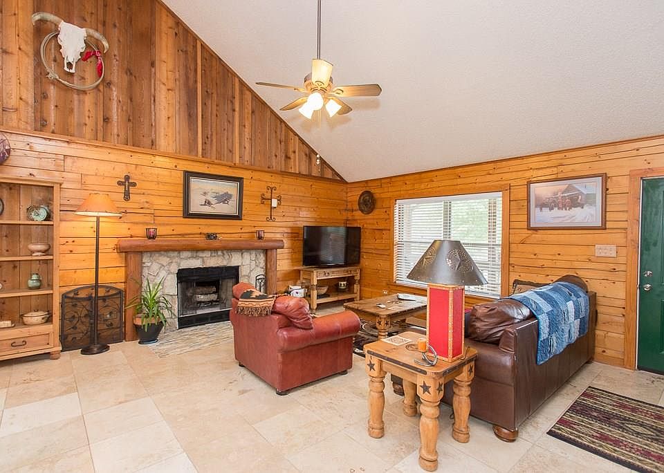 1st image of 463 Admiral Dr