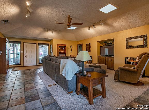 5th image of 1143 Fox Run Cir