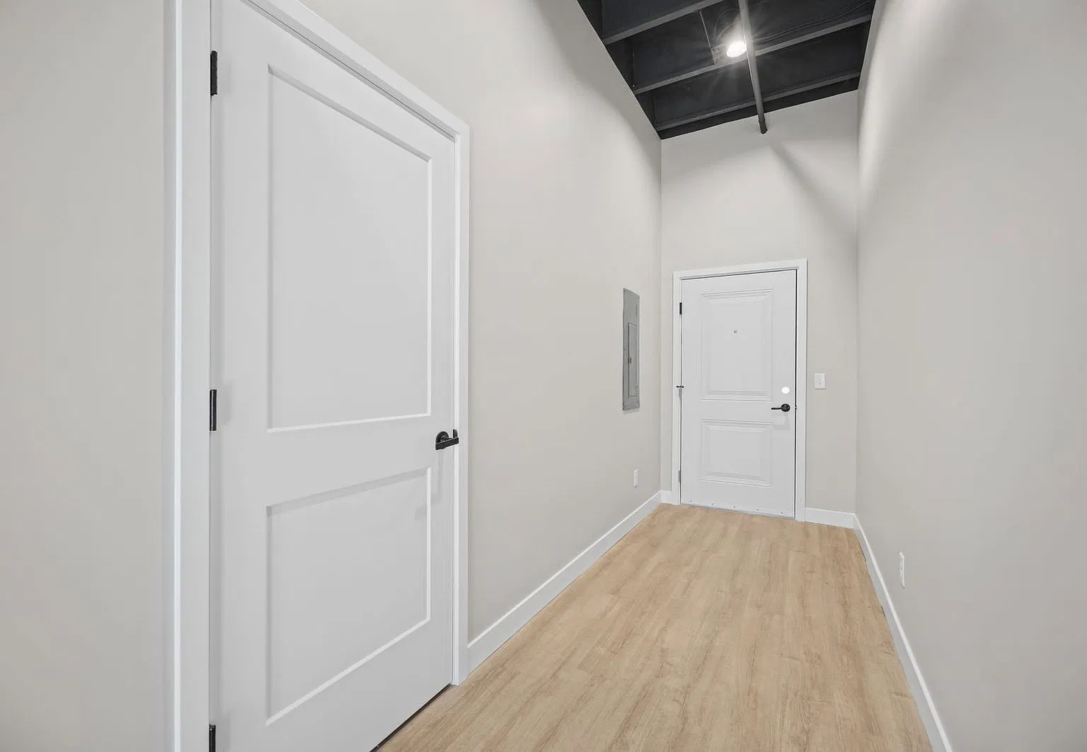 2 bed, 1.0 bath, $2,050 — Photo 2