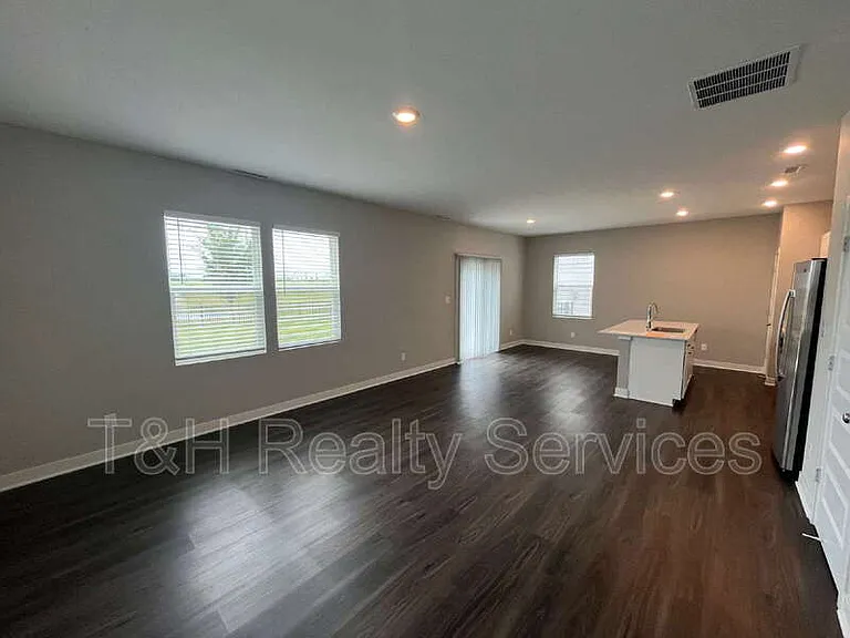 19946 Edwick Dr — Photo 2