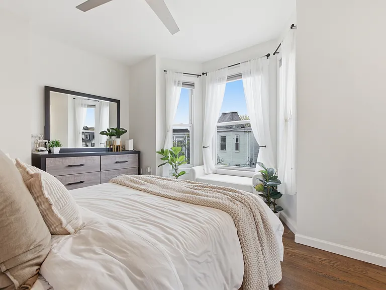 245 W 5th St #4 — Photo 13