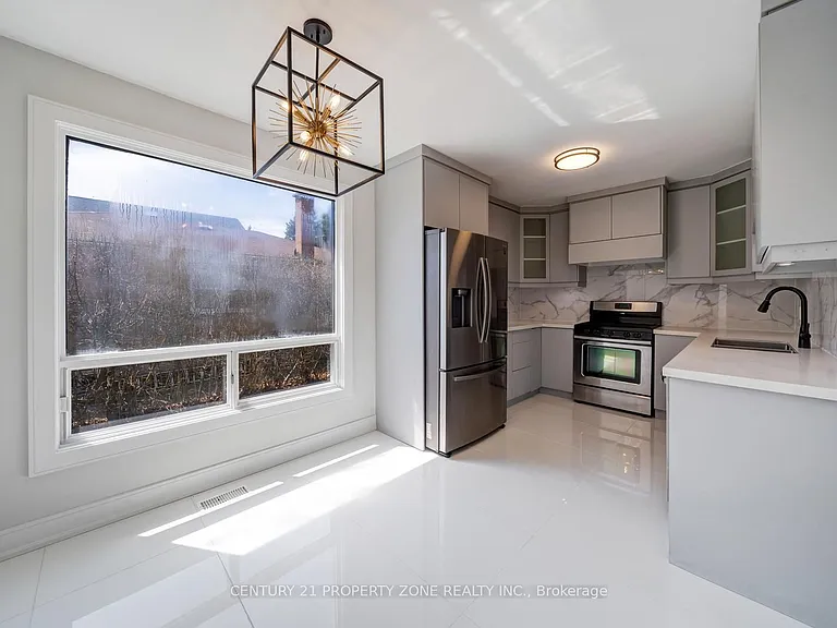 203 Toynbee Trl — Photo 16