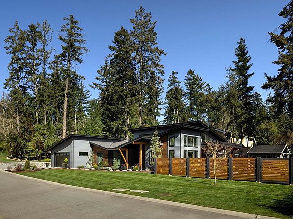 3rd image of 593 Downey Rd