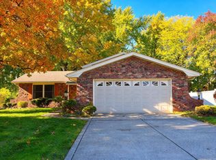 2324 Robinhood Blvd, Schererville, IN 46375