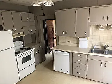 3 bed, $1,325 — Photo 4