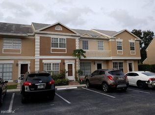 2856 S Cambridge Ln, Hollywood, FL 33026