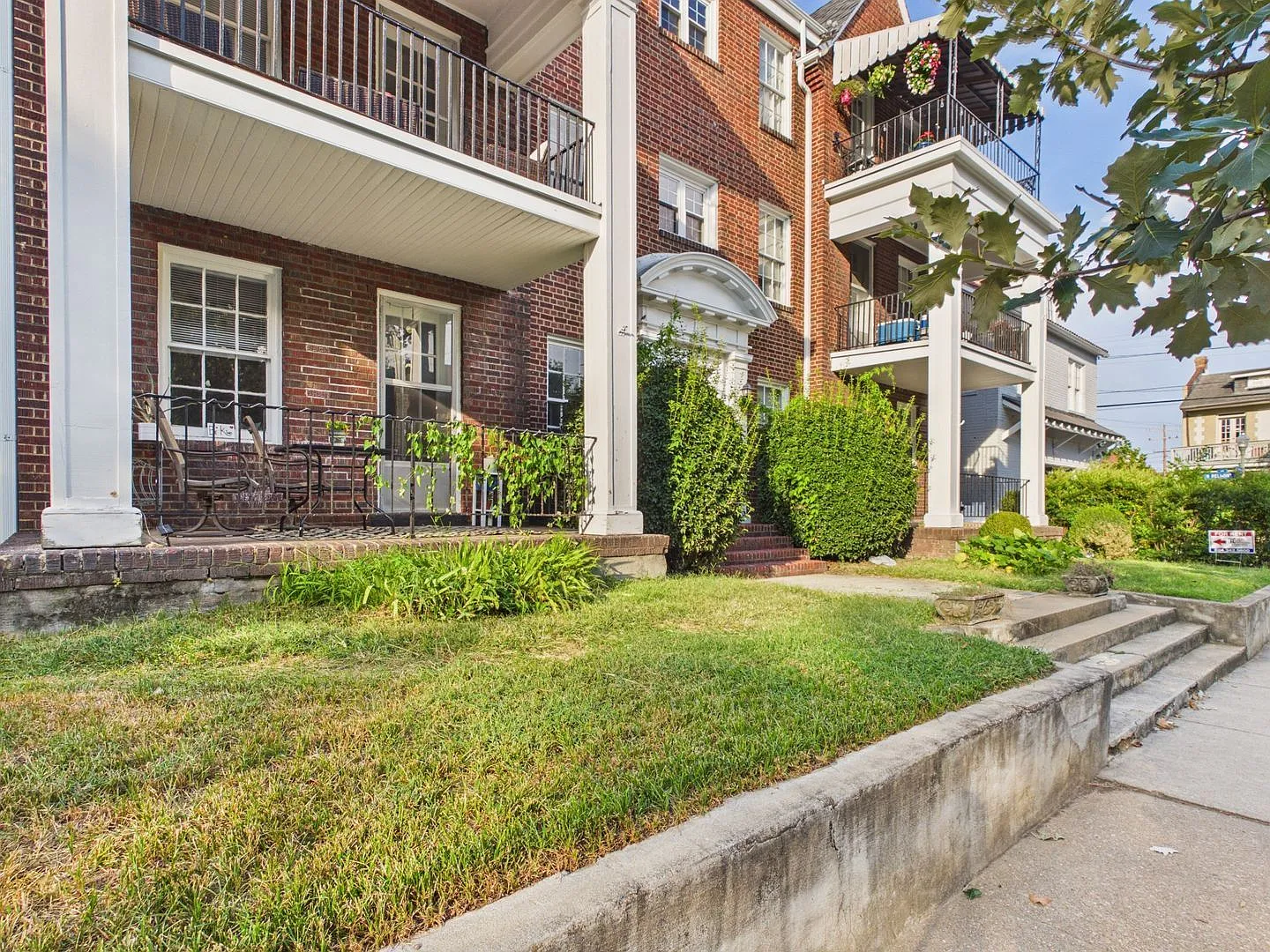 1 bed, 1.0 bath, 950 sqft, $1,675 — Photo 2