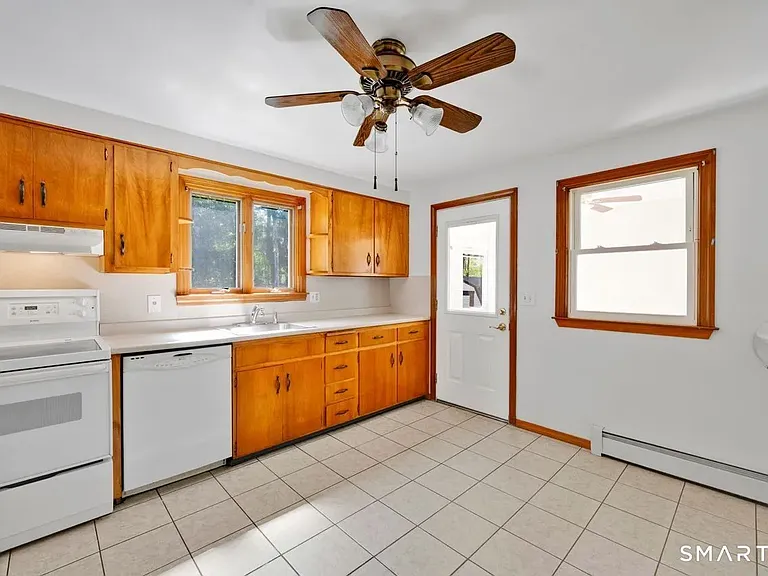 49 Schaffer Dr — Photo 5