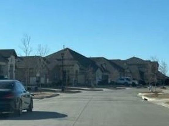 Exterior Neighborhood (street photo)