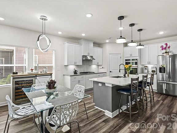 3rd image of 9287 Dunwich Dr