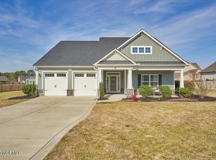 545 Goldenleaf Cir, Whispering Pines, NC 28327