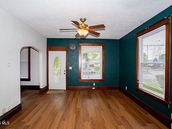 3rd image of 705 Perry St