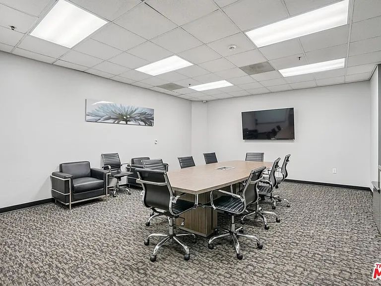 1100 Wilshire Blvd #2201 — Photo 36
