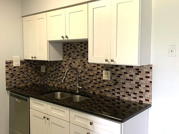 5th image of 18W140 Suffield Ct APT 208-G