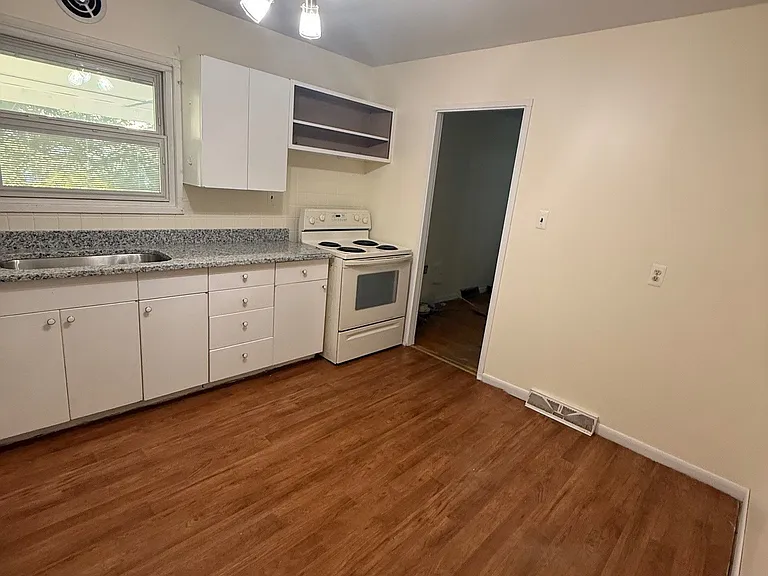 369 Parkway St — Photo 7
